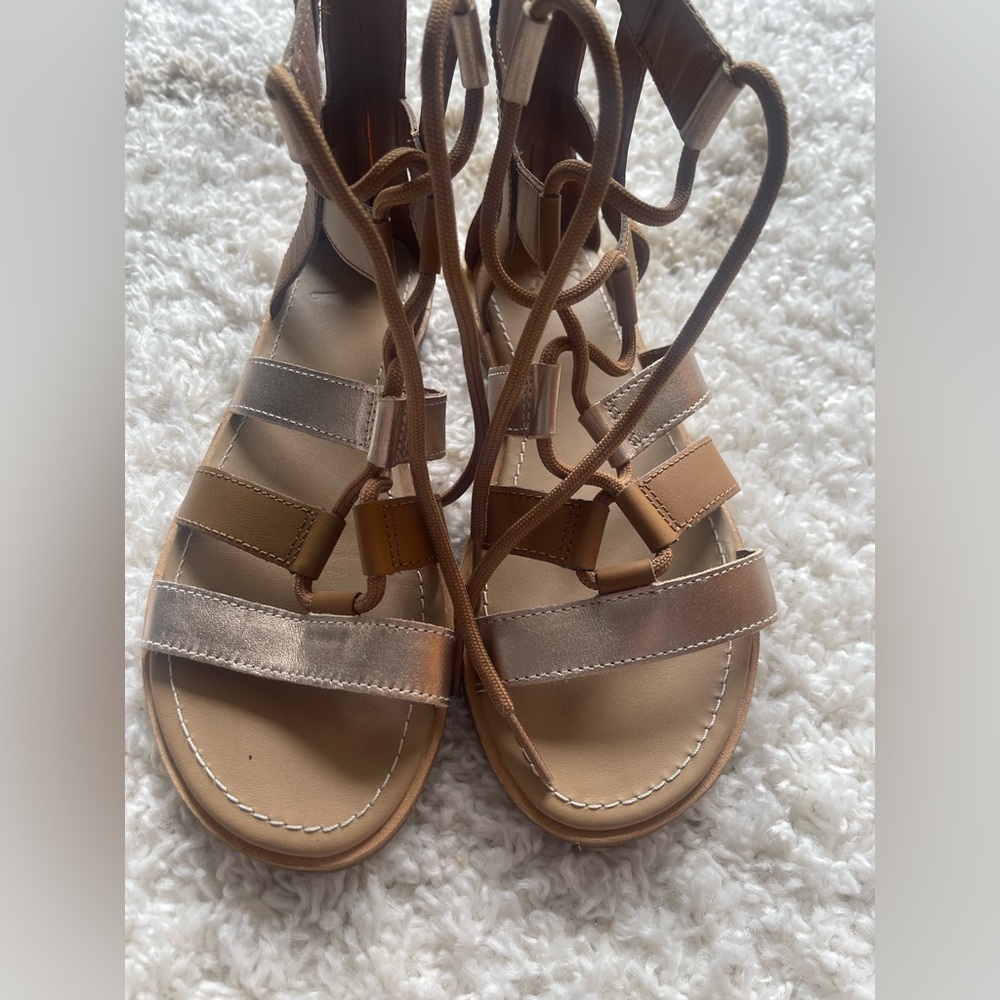 Sorel Women's Strappy Sandals - Tan and rose gold NWOB SIZE 6